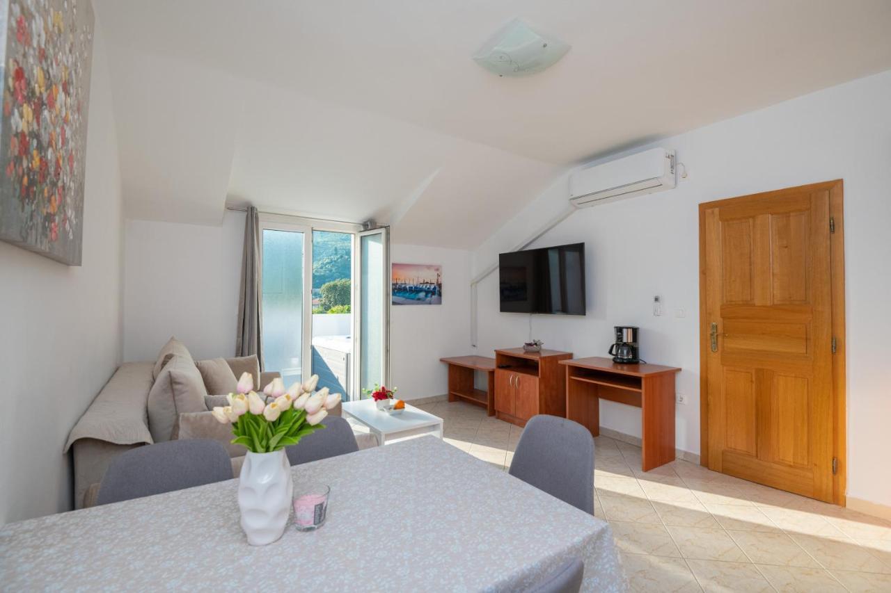 Apartments Dubelj Komolac Екстериор снимка